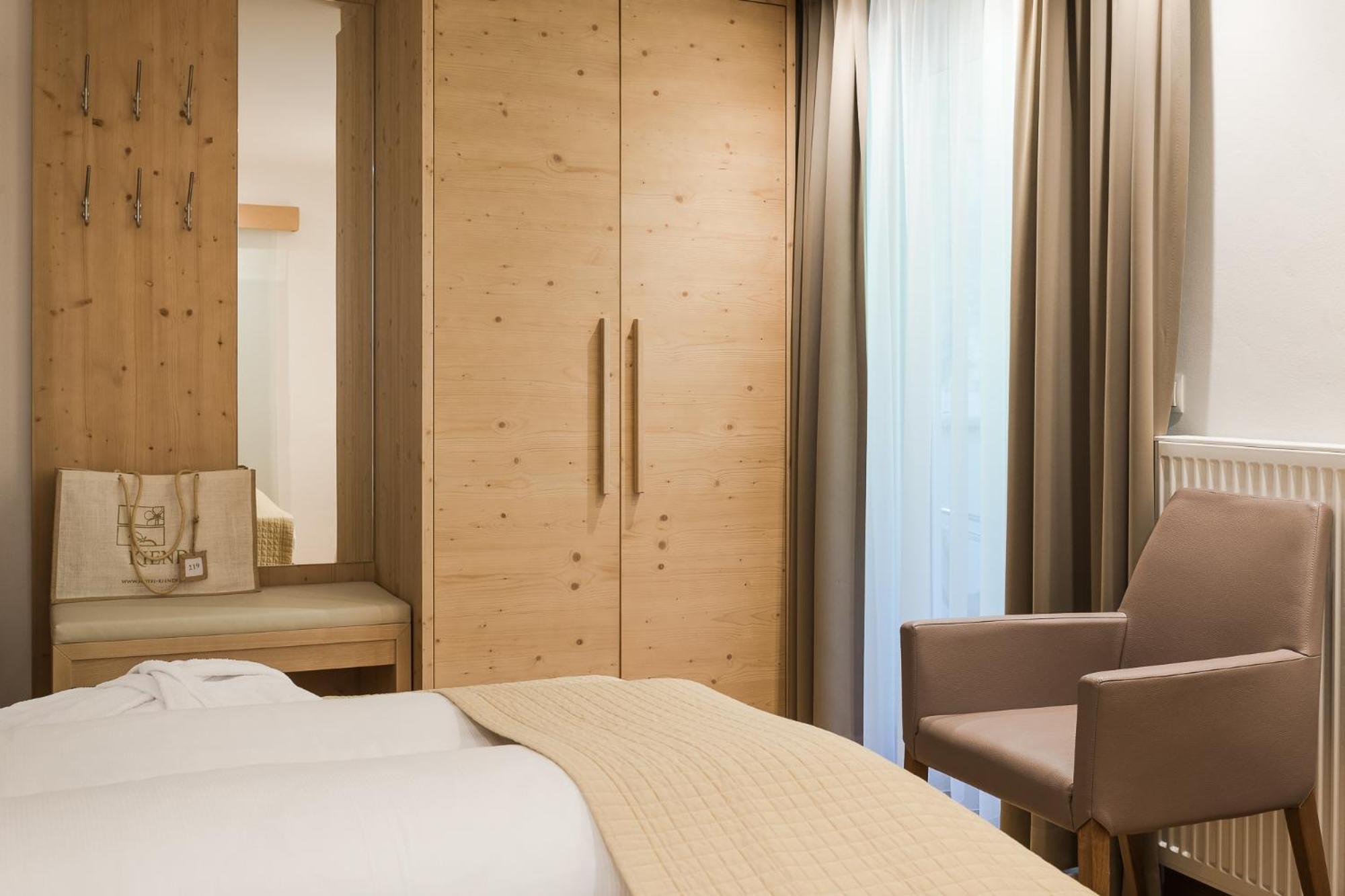Hotel Kiendl Schenna Pokoj fotografie