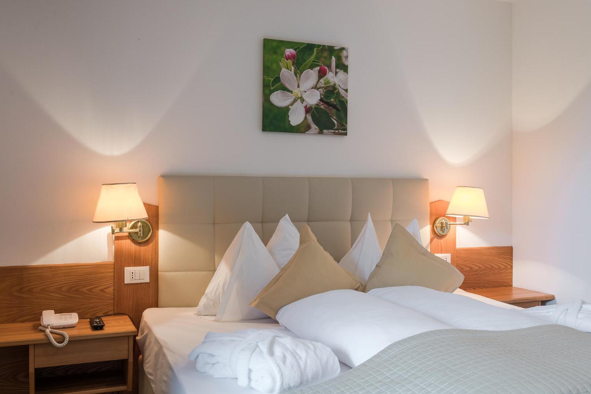 Hotel Kiendl Schenna Pokoj fotografie